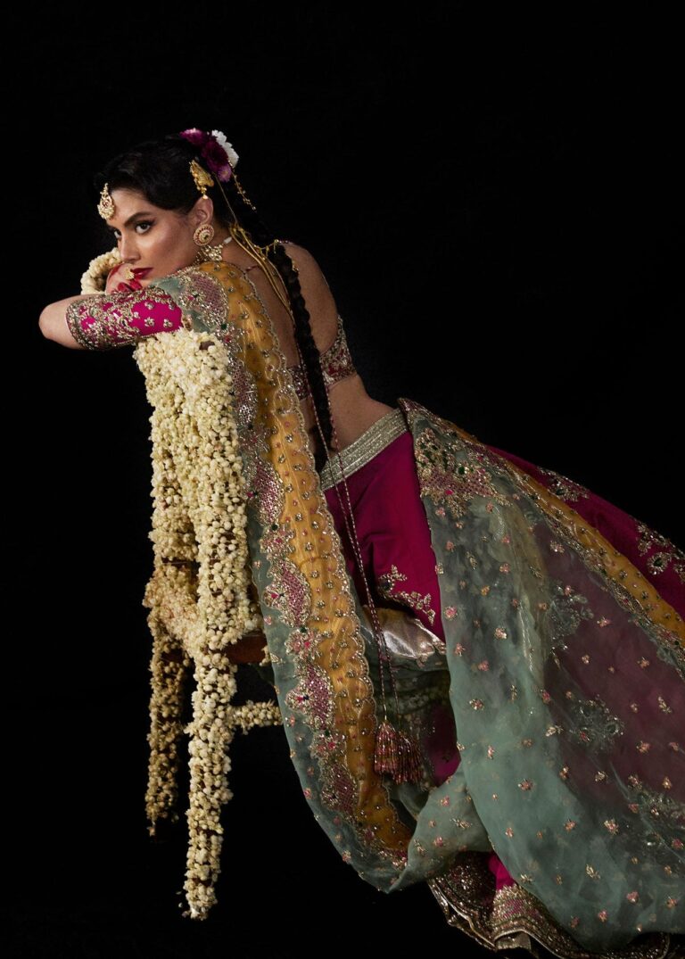 ElegantBridalWeddingMehndiDressinLehengaandCholiStyle_1800x1800