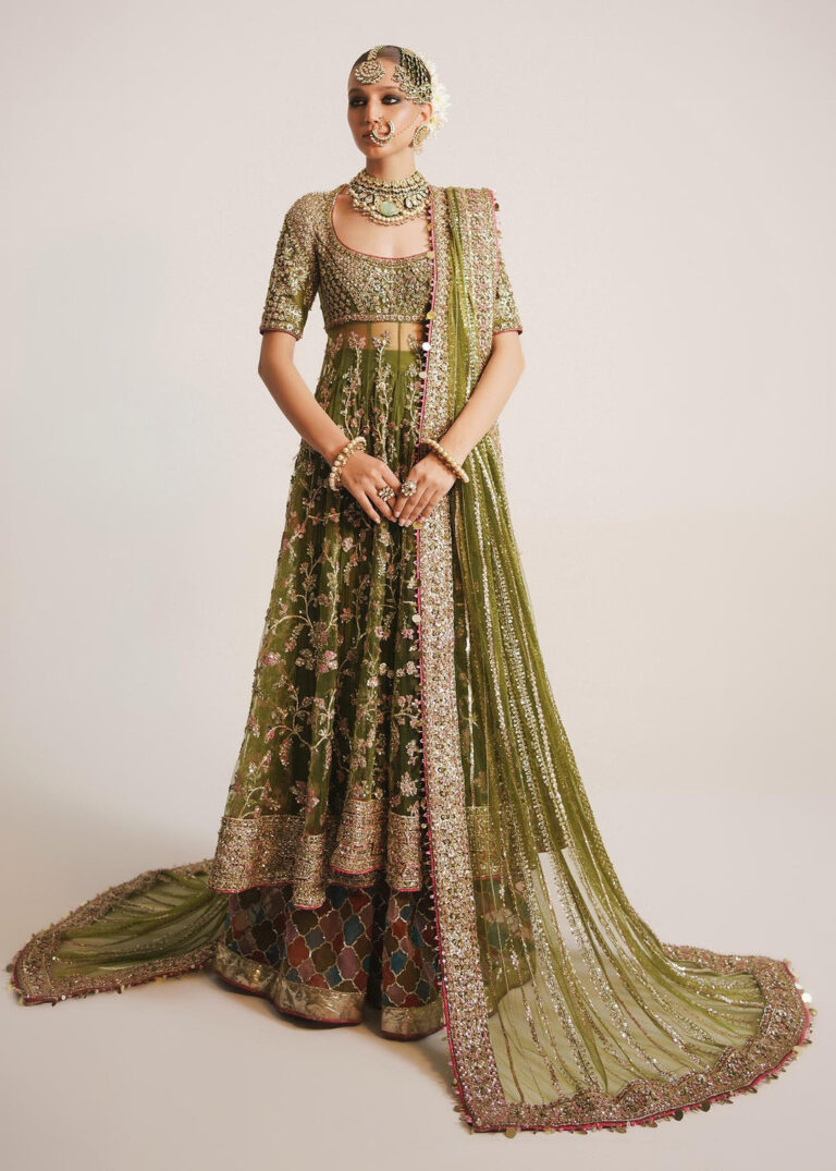 MehndiDressinTraditionalPishwasFrockShararaStyle_1080x