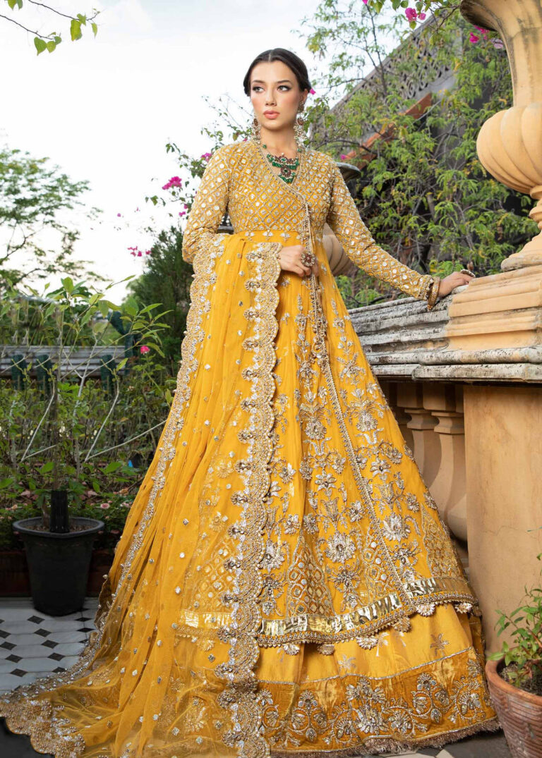 PakistaniBridalMehndiDressinYellowAngrakhaLehengaStyle_1080x